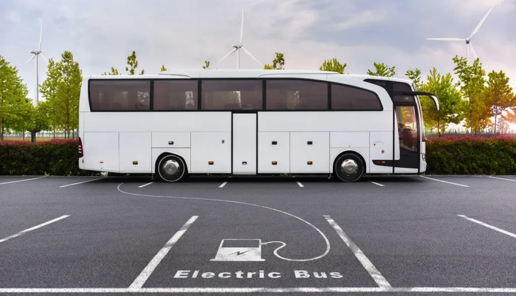 Elektrischer Stadtbus an Ladestation, Bundesförderung Elektrobusse 2026